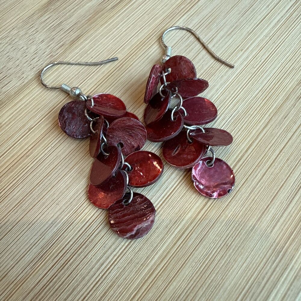 RED DANGLE CLUETER CAPIZ SHELL EARRINGS